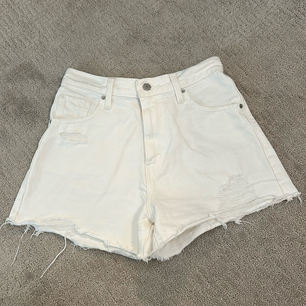 LEVI High Waisted Mom Shorts in White